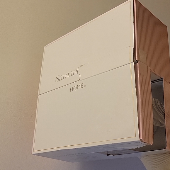 SAMANTHA PYNN HOME | set of 4 hobnail dessert bowls - Picture 3 of 7